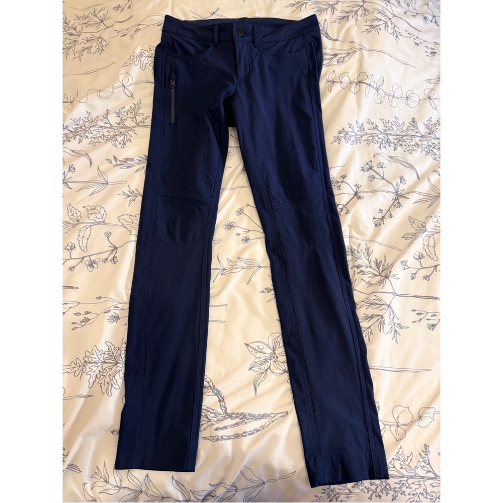 Lululemon Navy MOTO Pants SIZE 6 EUC